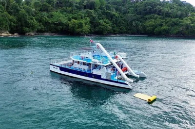 I never expected the pacific near manuel antonio to smell like mangoes and salt. this catamaran cruise brings you close—snorkeling bahia biezans, fresh grilled fish, cocktails, hotel pickup.