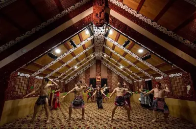 Hobbiton e Rotorua da Auckland: Tour privato con geyser