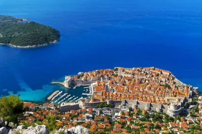 Scopri le isole croate in yacht privato—spalato, laghi di plitvice, korcula, hvar, mljet, vis, lastovo, peljesac e dubrovnik. soggiorni in ville di lusso inclusi.