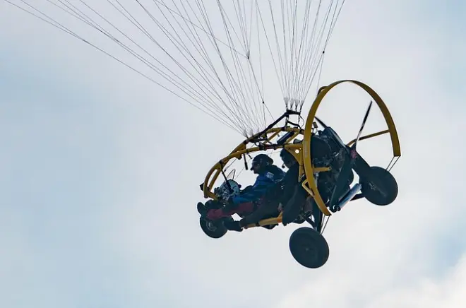 Parasailing à Doha : Vues aériennes de Sealine Beach