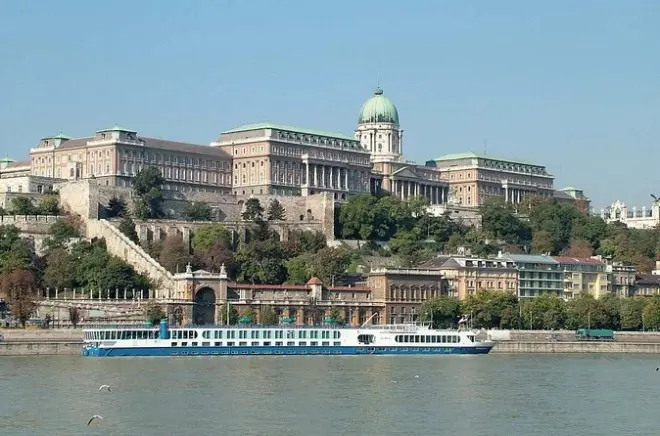 Traslado privado de Budapeste a Praga com retirada e entrega flexível