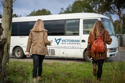 Explore as melhores vinícolas do yarra valley em um tour privado. inclui 3 degustações, almoço compartilhado e vistas incríveis. ideal para amantes de vinho perto de melbourne.