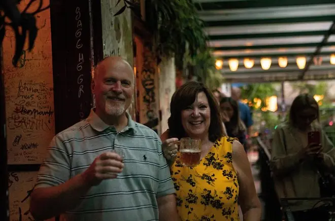 Tour privato a piedi nei ruin bar di Budapest: Drink e snack
