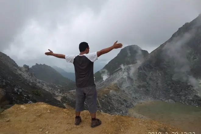Sibayak Volcano Hike from Medan: Full-Day Trek to the Peak