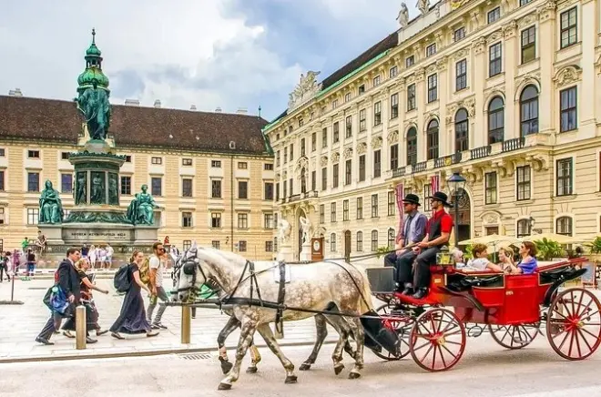 Privater Transfer Wien Prag: 4 Stunden Tür-zu-Tür