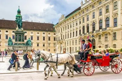 Private Transfer Vienna to Prague: 4-Hour Door-to-Door
