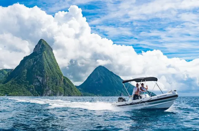 Schnorcheln in Rodney Bay: Steuern Sie Ihr eigenes Schnellboot