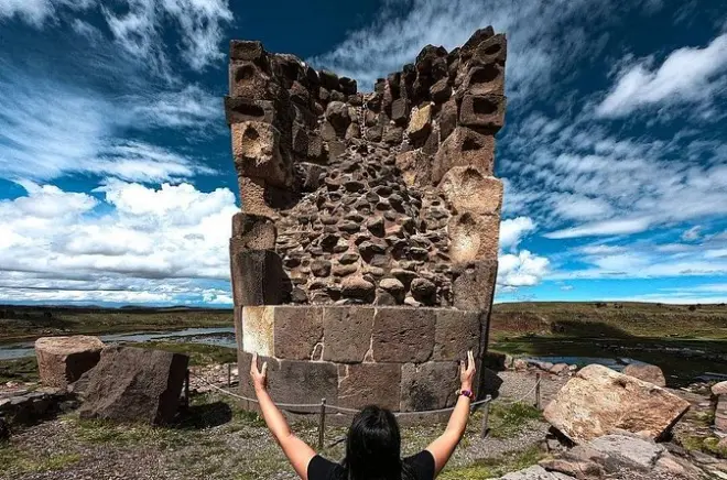 Tombe Inca di Sillustani da Puno: Chullpas e lago Umayo