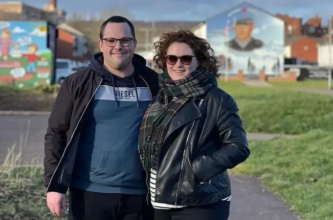 Visite privée des fresques de Belfast en taxi noir avec guide local