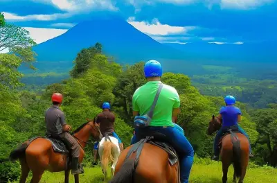Equitazione vicino al vulcano Arenal: Tour privato da San Jose