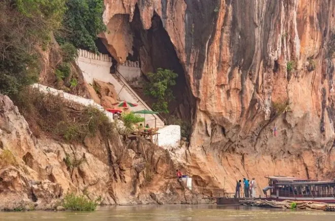 Da Luang Prabang crociera sul Mekong alle grotte di Pak Ou mattina