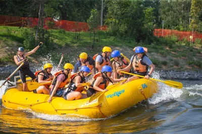 Vive la emoción de los rápidos de lachine en montreal con guía experto y todo el equipo incluido. aguas urbanas, historias locales y risas garantizadas. reserva ya tu escape salvaje en la ciudad.