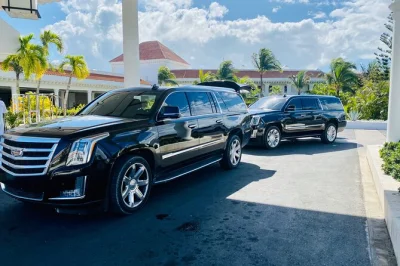 Reserva un traslado privado vip en cadillac en punta cana-bávaro. transporte puerta a puerta ida y vuelta al aeropuerto con wifi, agua fría y conductores profesionales.