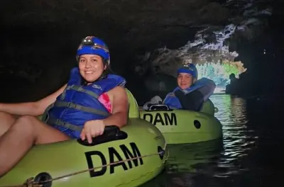 Reitausflug und Höhlentubing ab Placencia