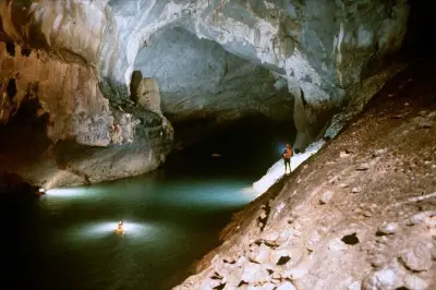 Caverna Phong Nha em Dong Hoi com visita à Caverna Escura e barco