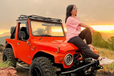 Monte batur em bali, passeio privado de jeep 4x4 ao nascer do sol com campos de lava negra, traslado do hotel e café da manhã. reserve sua aventura agora.