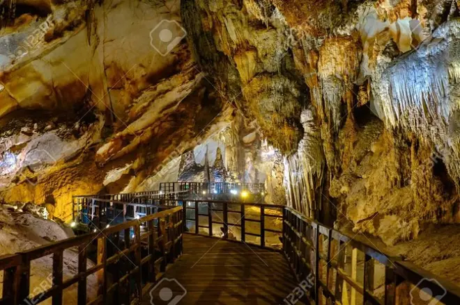 Cuevas Paradise y Dark desde Dong Hoi con baño de lodo y kayak
