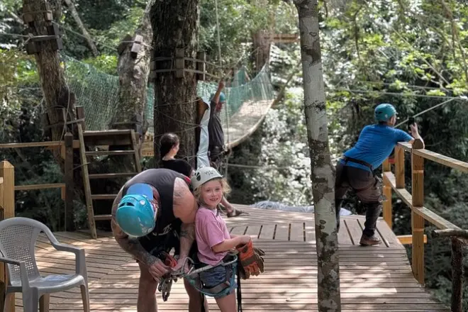 Ziplining in Belize City: 7 Seilrutschen mit Hängebrücken