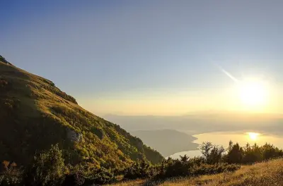 Randonnée au pic Magaro depuis Ohrid : Deux lacs, deux pays