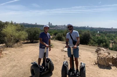 Découvrez madrid autrement en segway dans le parc casa de campo. tour privé de 2h avec guide local, équipement et formation inclus.