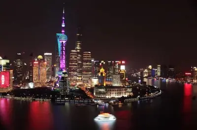 Shanghai by Night: Fine Dinner and VIP River Cruise