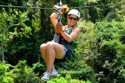 Descubre puntarenas con un tour de tirolesa y paseo en bote para ver cocodrilos en el río tarcoles. la excursión perfecta para pasajeros de cruceros en costa rica.