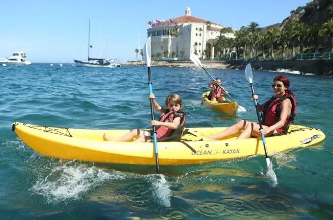 Kayaking Catalina Island: Frog Rock paddling adventure