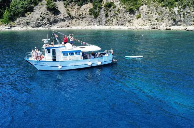 Pesca all'isola d'Elba con pranzo a bordo