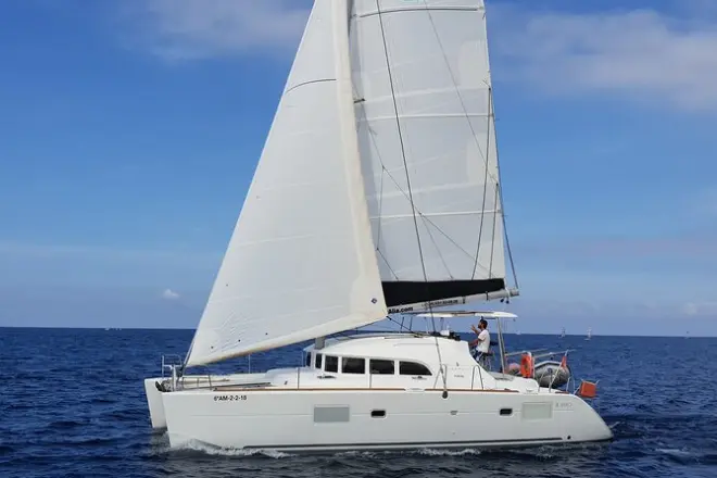 Excursión de un día a Formentera desde Ibiza: Snorkel en catamarán