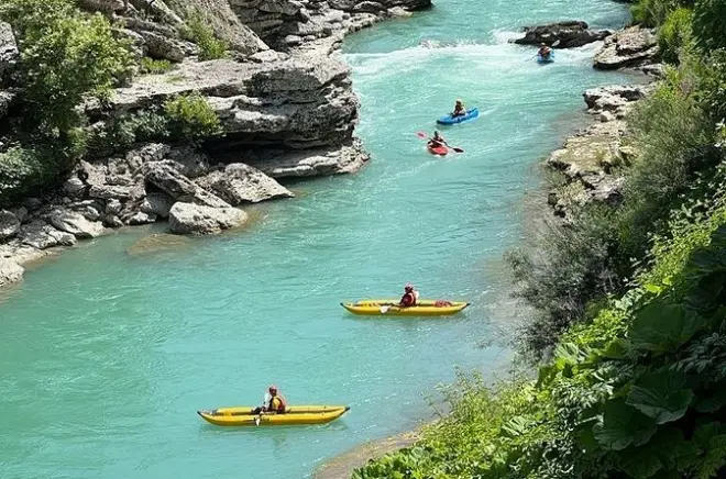 Caiaque no rio Vjosa e garganta Kelcyra, o último selvagem da Europa