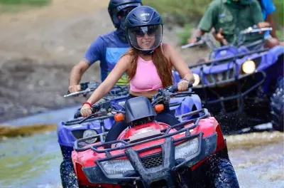 Balade en quad à Grand Turk : Arrêts plage et phare