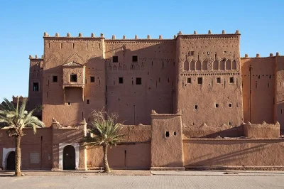 Excursión desde marrakech a ait benhaddou y ouarzazate. descubre kasbahs, estudios de cine, pueblos bereberes y disfruta un té con locales. reserva ya.