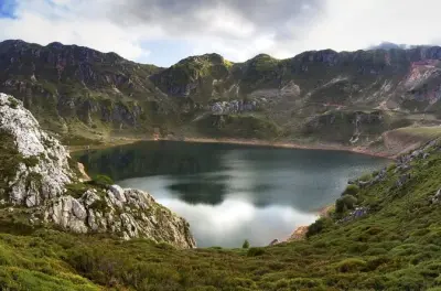 Lakes of Saliencia & Bear Path tour from Asturias