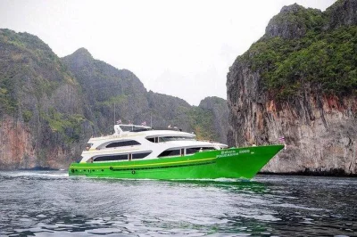 Phuket nach koh phi phi fähre buchen. schnelles expressboot, tägliche abfahrten, hoteltransfer und direkte ankunft am ton sai pier. bequemer transfer ohne zwischenstopps.