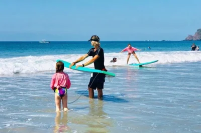 Aprende a surfear en manuel antonio con instructores locales expertos. grupos pequeños, equipo incluido y seguro para principiantes. ¡reserva tu clase de surf en costa rica ya!