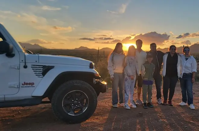 Coucher de soleil sur le Great Western Trail en jeep à Scottsdale