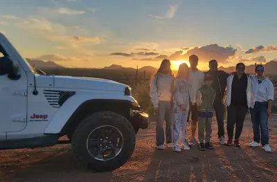 Coucher de soleil sur le Great Western Trail en jeep à Scottsdale