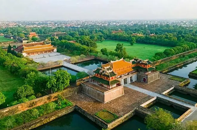 Excursion privée à Hue ville impériale : Tombes royales et citadelle