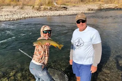Clase privada de pesca con mosca caminando en Jackson Hole