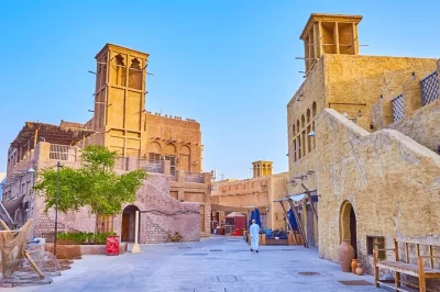 Découvrez dubai en une journée : palais de zabeel, musée du futur, dubai frame, balade en abra sur la creek, souk de l’or, monorail de palm jumeirah et bien plus.