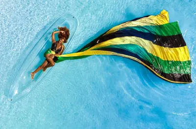 Caiaque em Montego Bay: Ensaio com drone e vestido voador