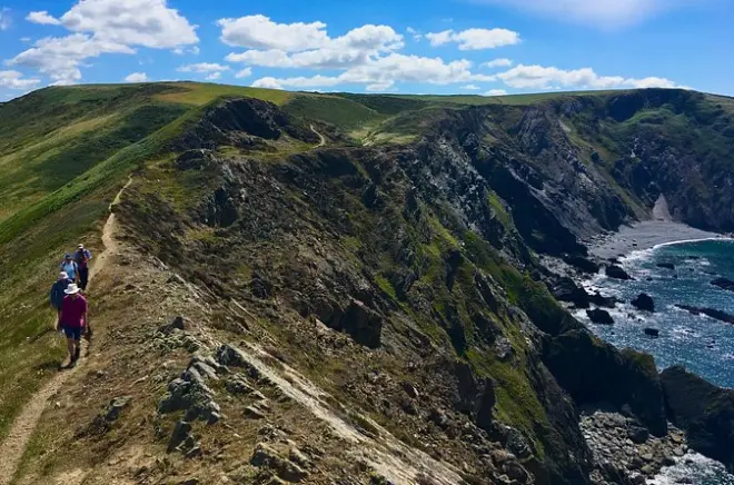 Acantilados de Morwenstow con historia de naufragios y contrabando