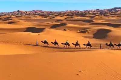 Erg Chabbi Marocco: 2 giorni cammelli con alba e sandboarding