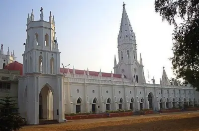 Basilika Unserer Lieben Frau von Lourdes in Poondi: Tour zum neugotischen Heiligtum