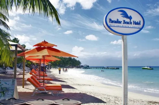 Roatan Ziplining: West Bay Beach Tagespass & Abenteuer