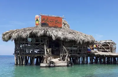 Pelican Bar Jamaika: Treibholz-Bar auf einer Sandbank in der Karibik