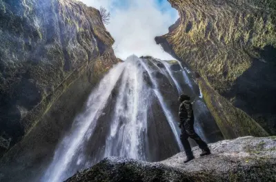Excursion journée côte sud : Seljalandsfoss, Reynisfjara et glacier
