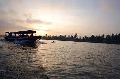 Barco em Can Tho: 3 pagodes, casa antiga e pôr do sol no Mekong