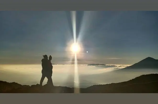 6-day Java overland tour: Bandung to Jogjakarta volcanoes