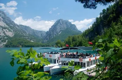 Green Lake Mix Tour Antalya: Katamaran & Wasserfälle